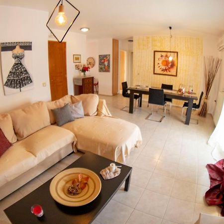 A Quiet Apartment Close To The Sea Goúvai Luaran gambar