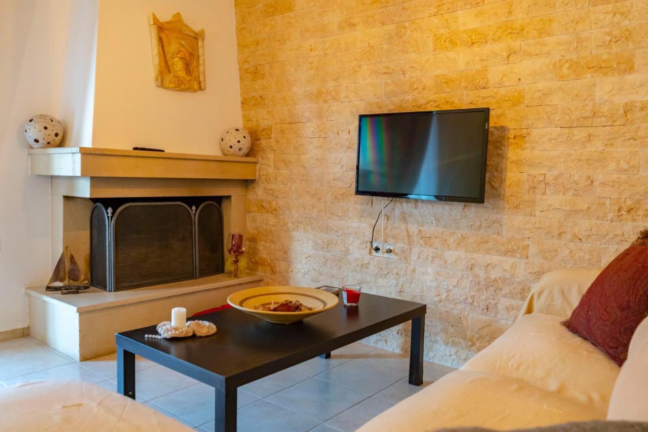 A Quiet Apartment Close To The Sea Goúvai Luaran gambar