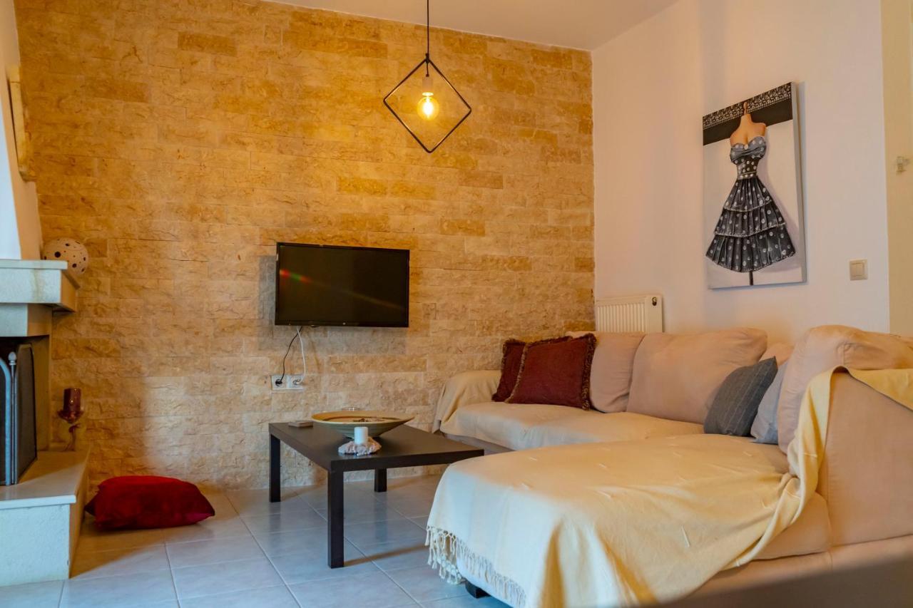 A Quiet Apartment Close To The Sea Goúvai Luaran gambar